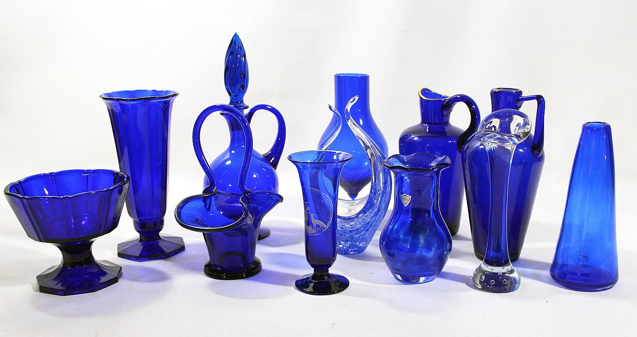 GLASFÖREMÅL, 12 st, bl.a vaser, skålar karaffer.