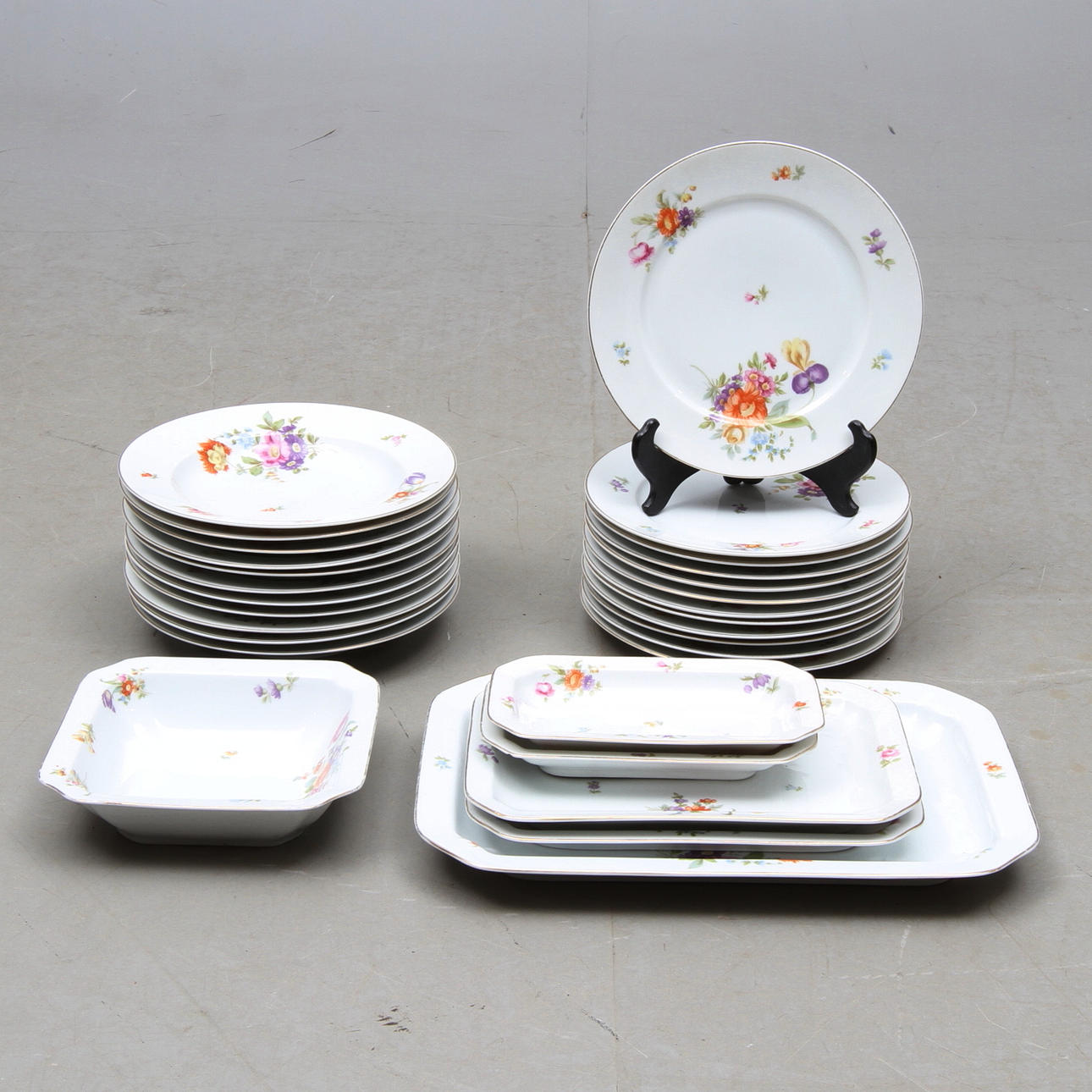 MATSERVISDELAR, 29 delar, Bavaria samt Rosenthal, 1900-tal.