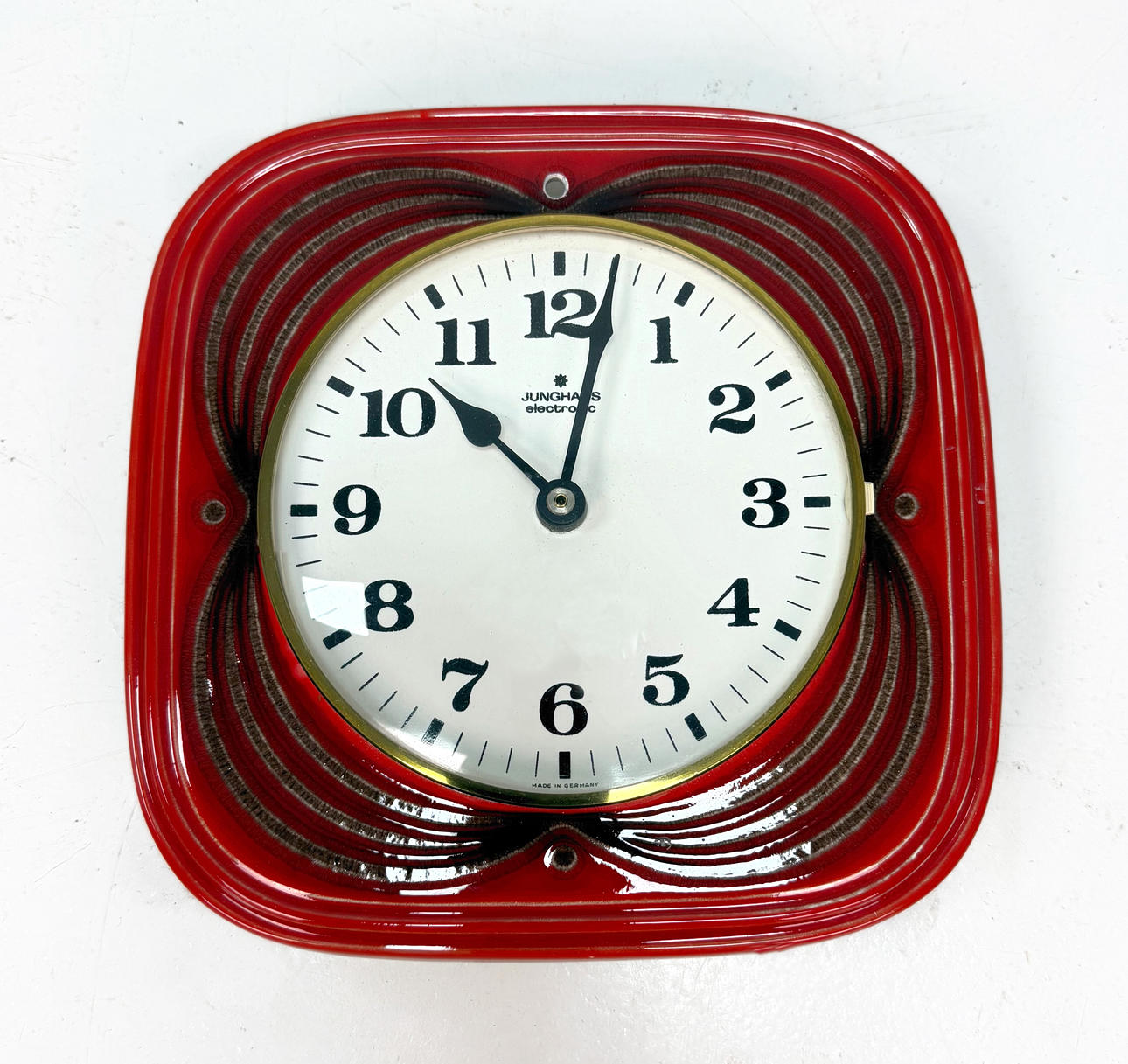 JUNGHANS ELECTRONIC “KITCHEN CLOCK” red molded porcelain, 1960/70's.
