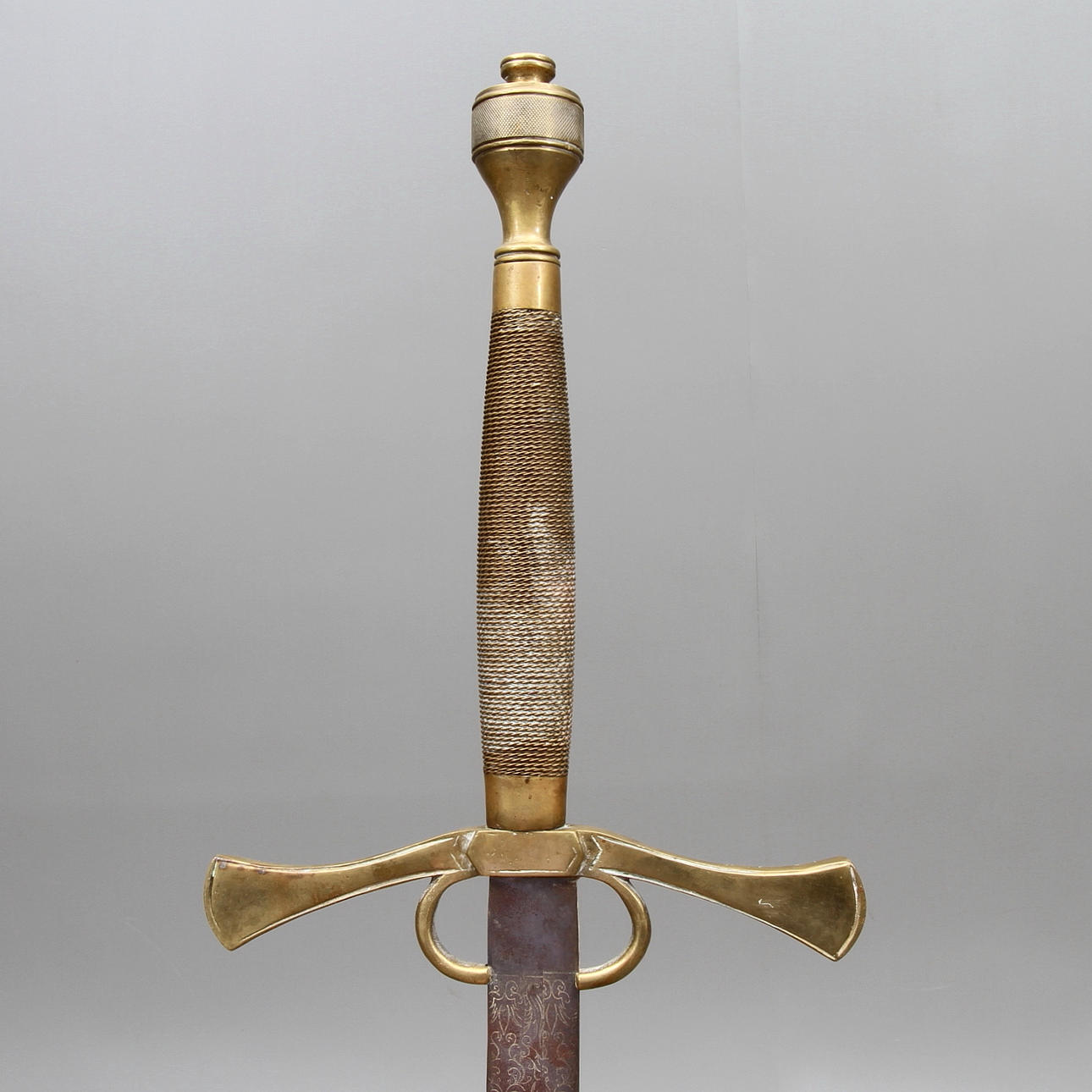 SVÄRD, kopia av medeltida tvåhandssvärd, 1800/1900-tal.