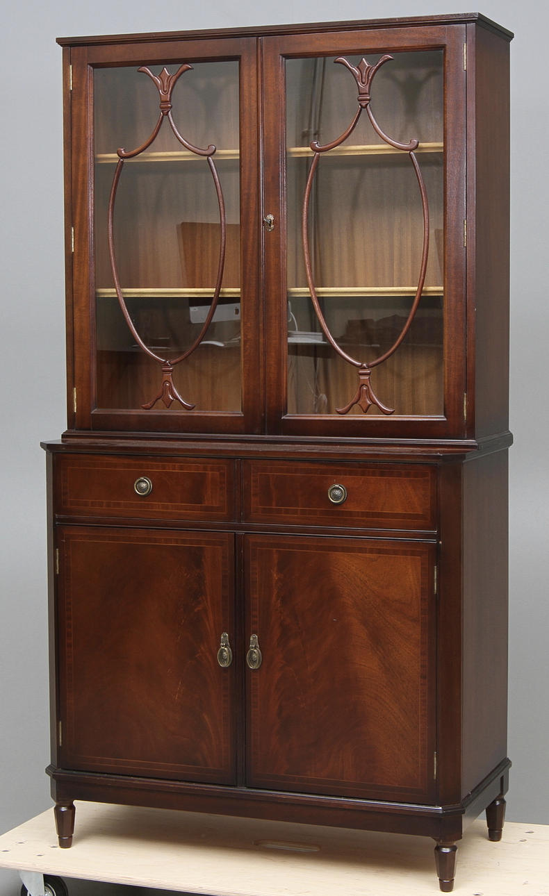 VITRINSKÅP, 1900-talets andra hälft.