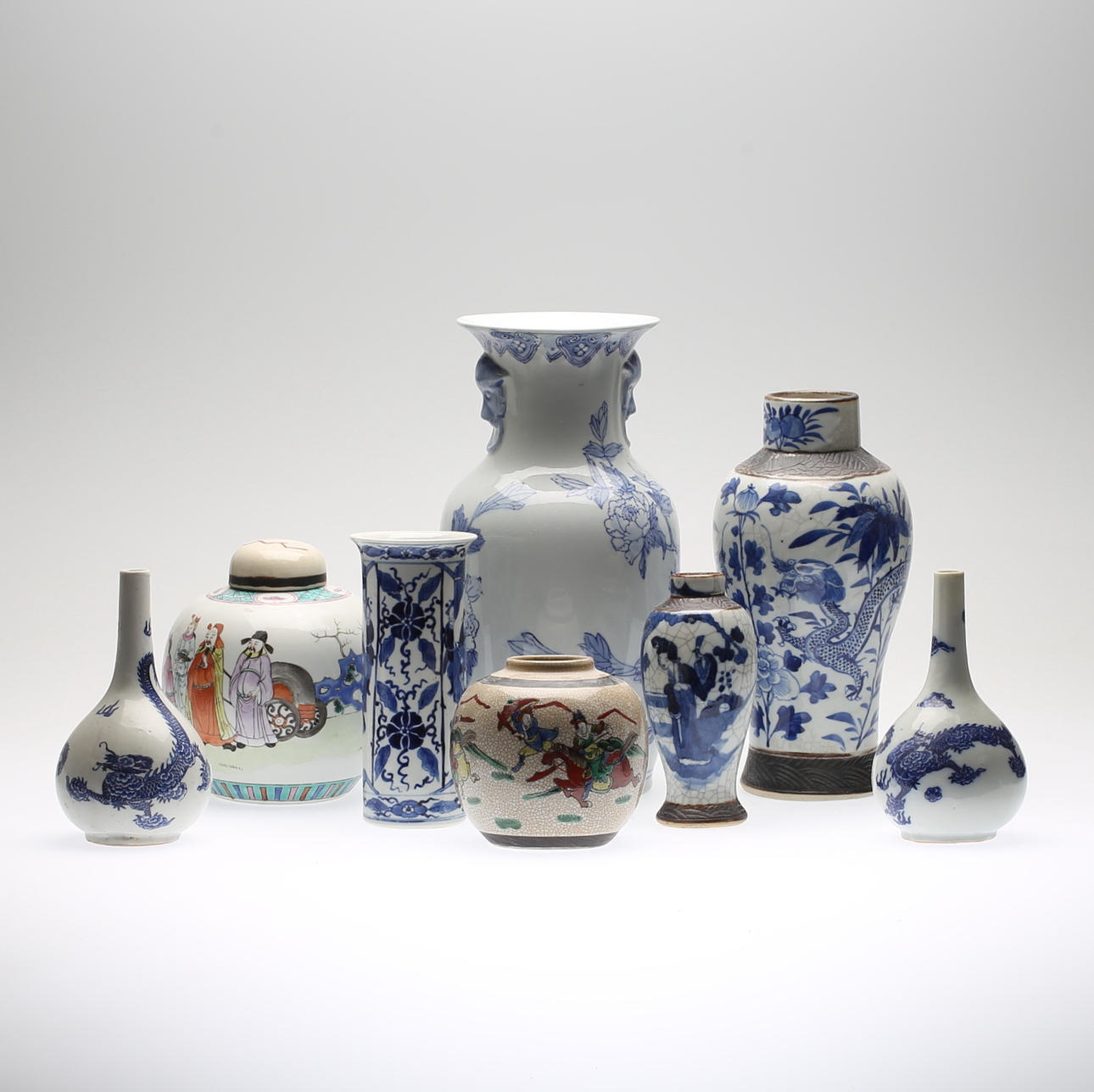 PARTI KERAMIK, 8 delar, Kina samt Japan, 1800/1900-tal.