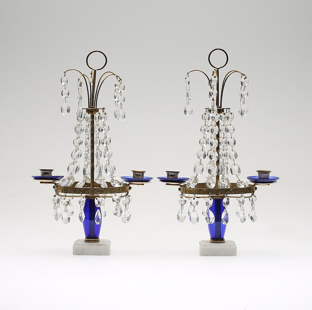 BORDSLAMPETTER, ett par, gustaviansk stil, 1900-tal.