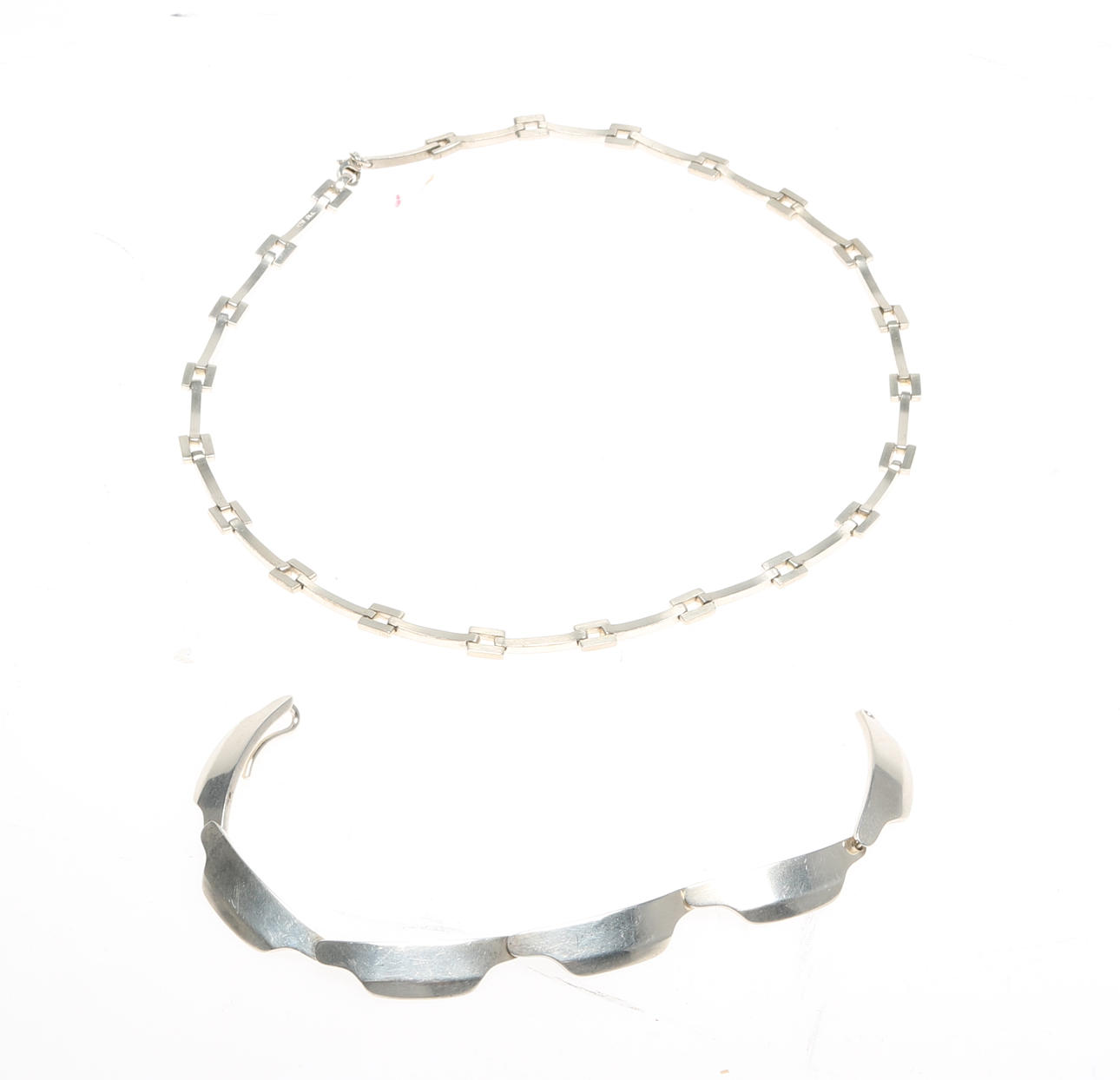 ARMBAND samt HALSBAND, sterling silver, bl.a. Bent Knudsen, Georg Jensen.