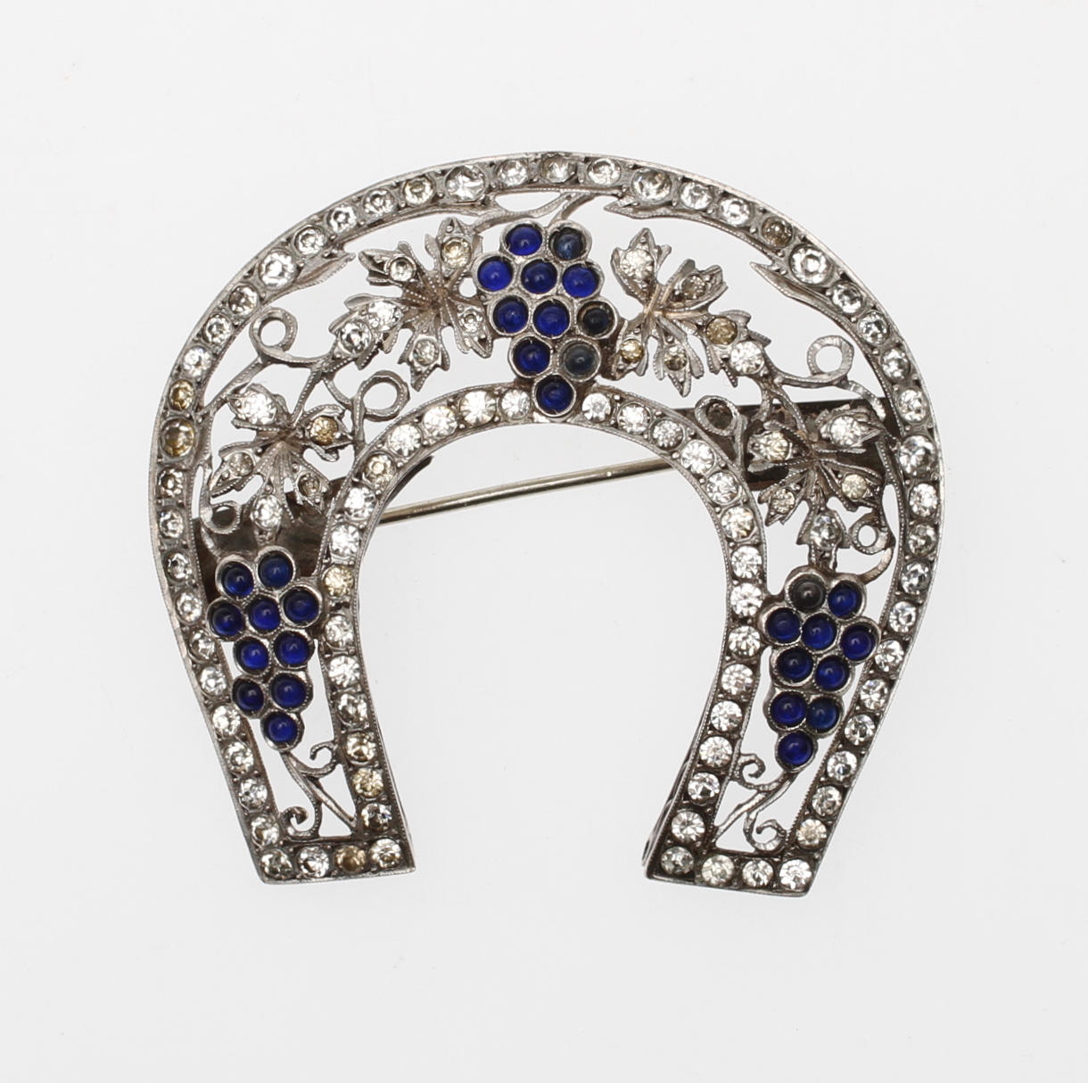 BROSCH, silver, hästsko med vinrankor, 1930-tal.