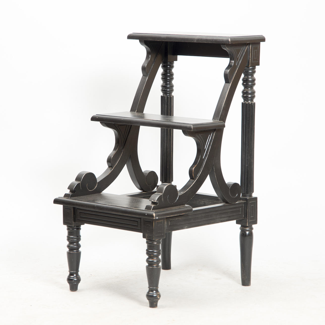 BIBLIOTEKSSTEGE, viktoriansk stil, svartmålad, samtida.