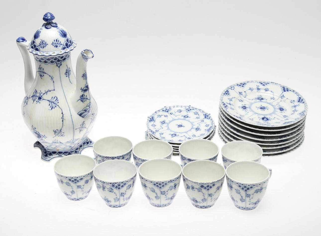 KAFFESERVIS, 24 delar, musselmalet, helblond.