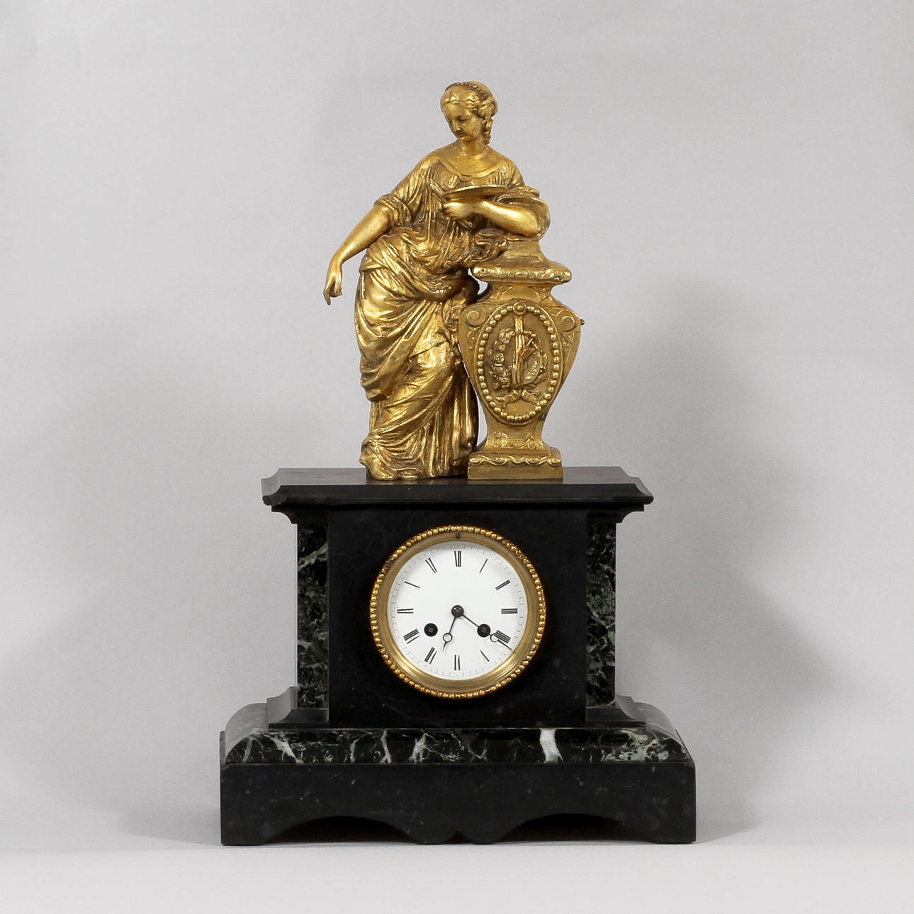 BORDSPENDYL, empirestil, 1900-tal.