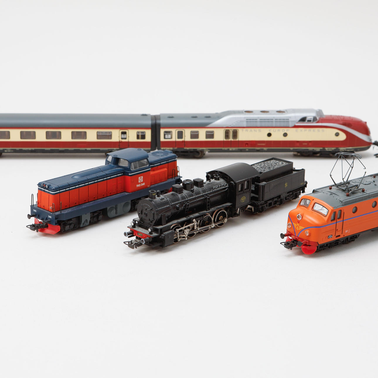15 MODEL LOCOMOTIVES AND WAGONS, Roco, Lima, Piko, Liliput and Trix ...