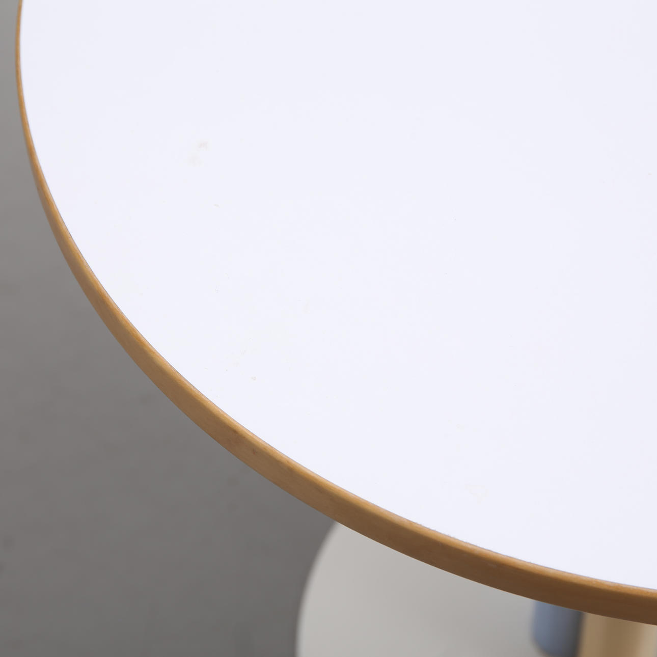 A side table by Lars Norinder, 1970s. Furniture - Tables - Auctionet