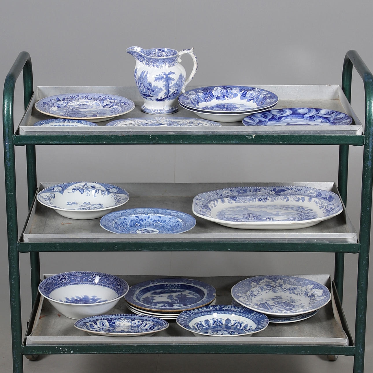 19. ÅRHUNDREDE BLÅ & HVID KERAMIK.