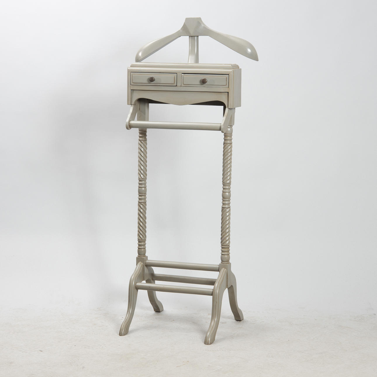 HERRBETJÄNT, gråmålad, samtida.