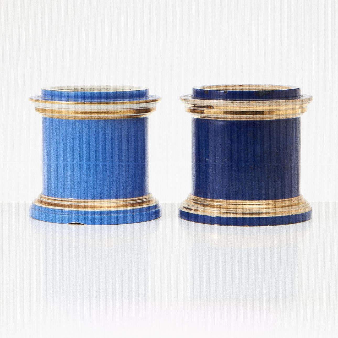 YTTERFODER, två stycken, 1800-tal, porslin.