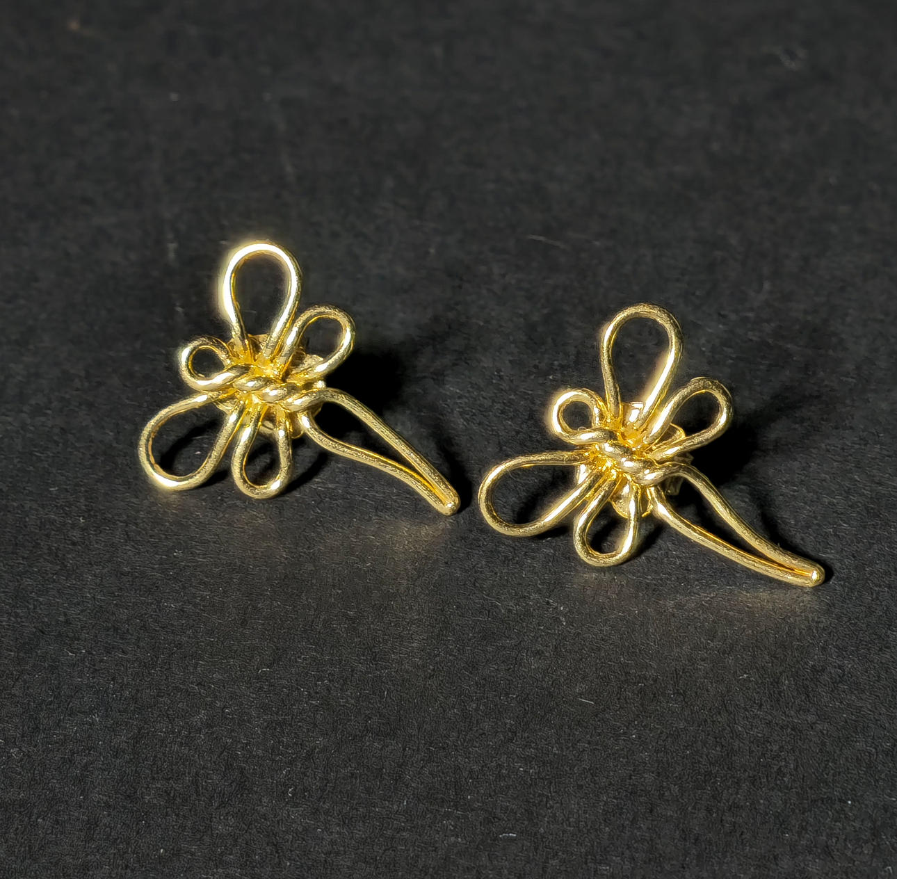 TOUS. PENDIENTES "LIBÉLULA" EN ORO DE 18 QUILATES.