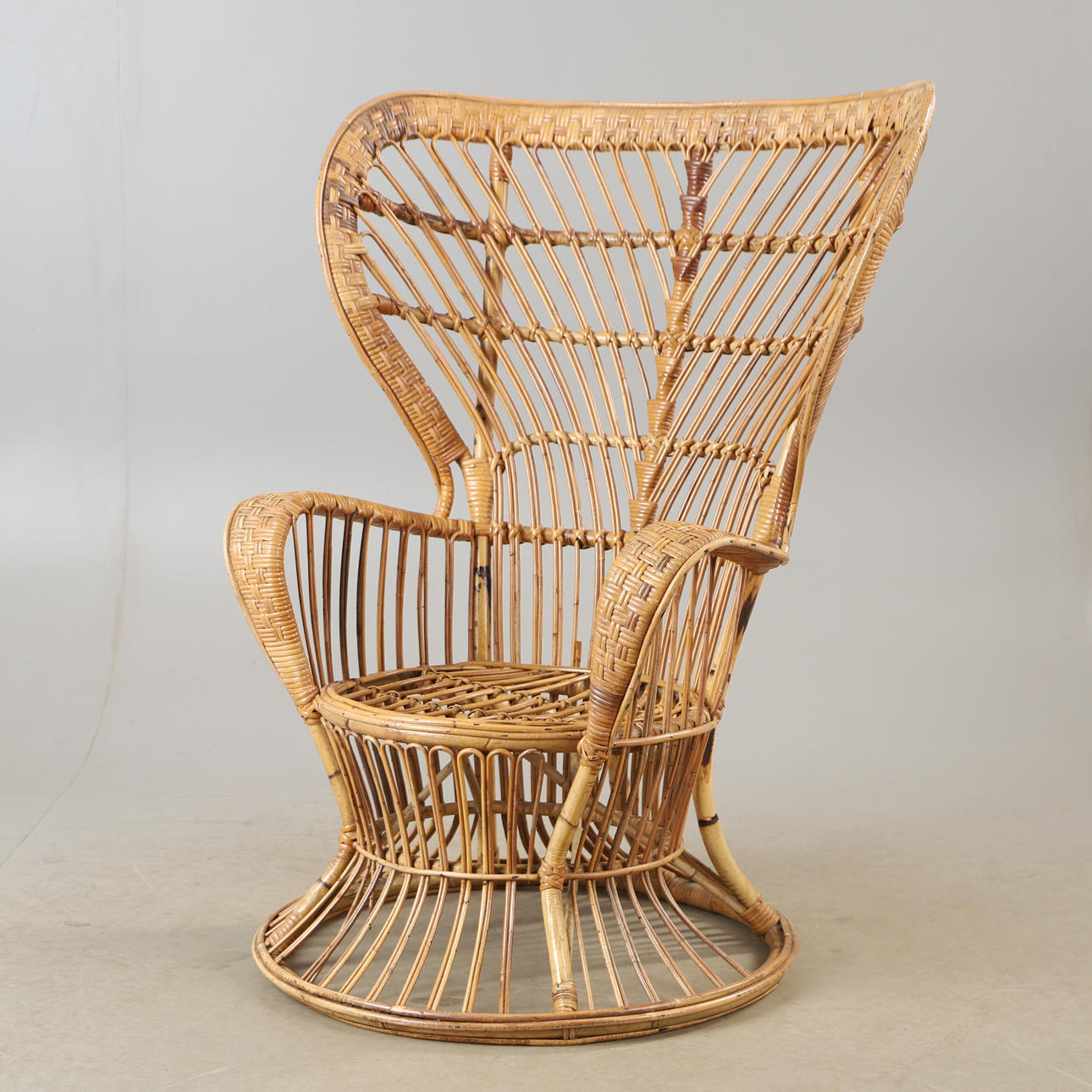 GIO PONTI & LIO CARMINATI. Nojatuoli, rottinki.