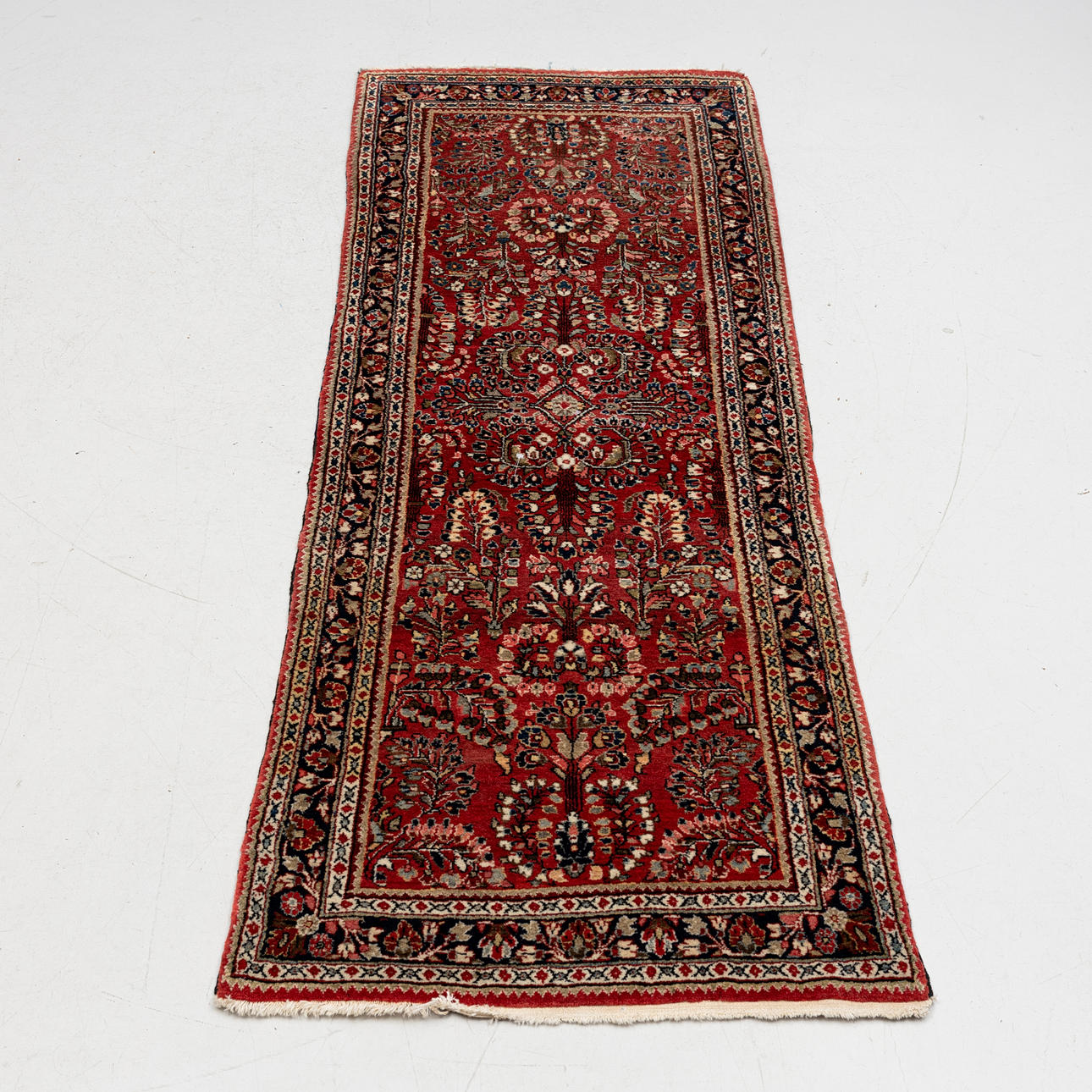 A CARPET, Persia, ca 195,5x75 cm.