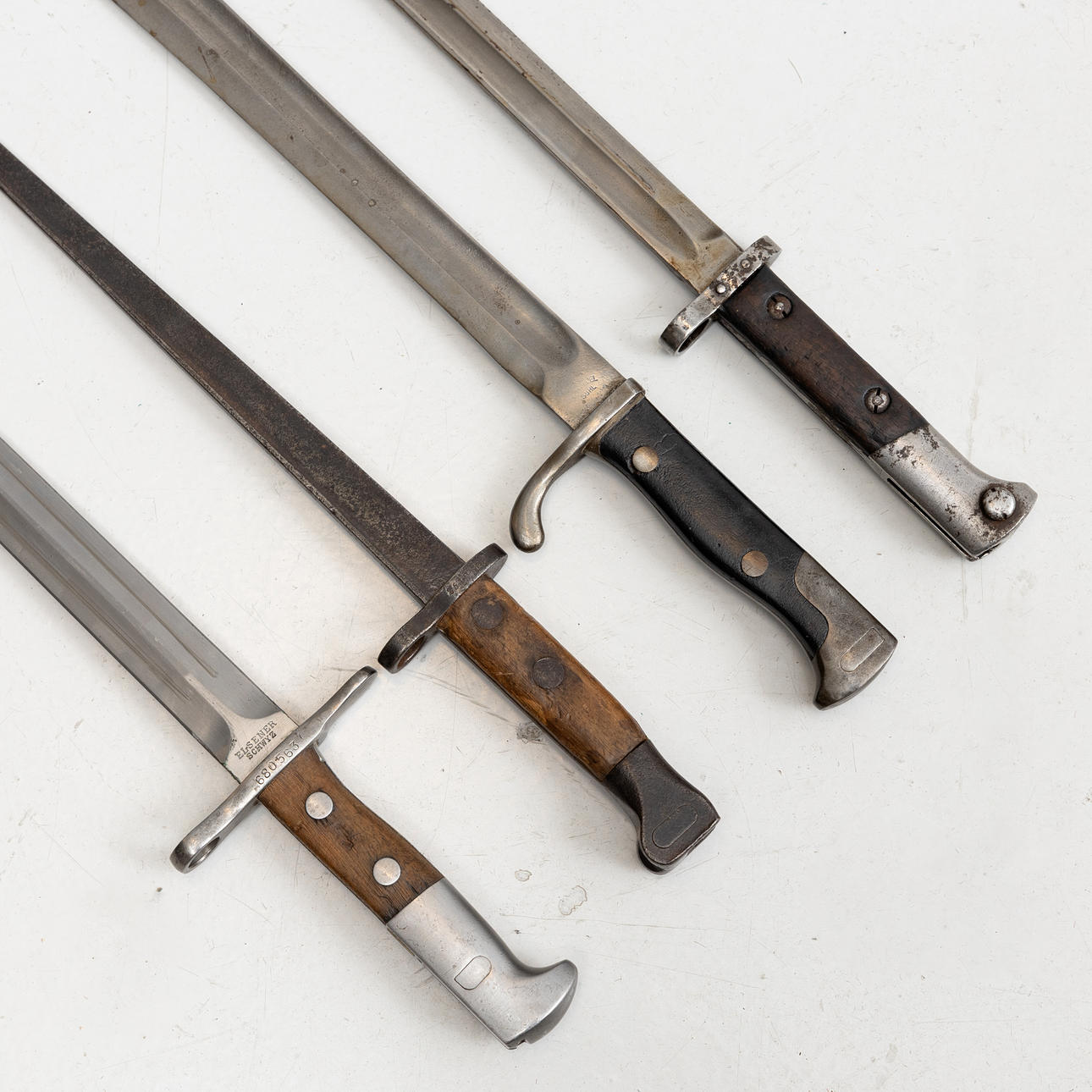 A set of 4 bayonets, including Persia vs. 98/29 with balja and ...