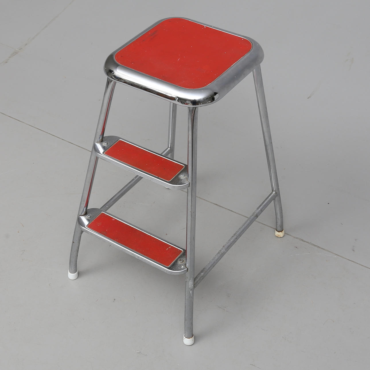 STEGPALL, AWAB, krom och plast, 1900-talets mitt.