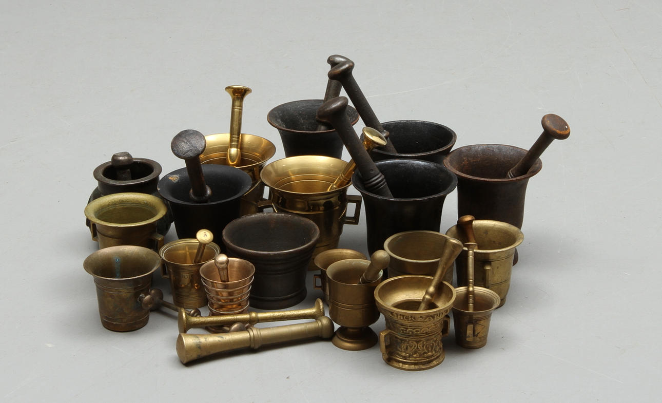 PARTI MORTLAR, 19 st, gutjärnn och mässing.