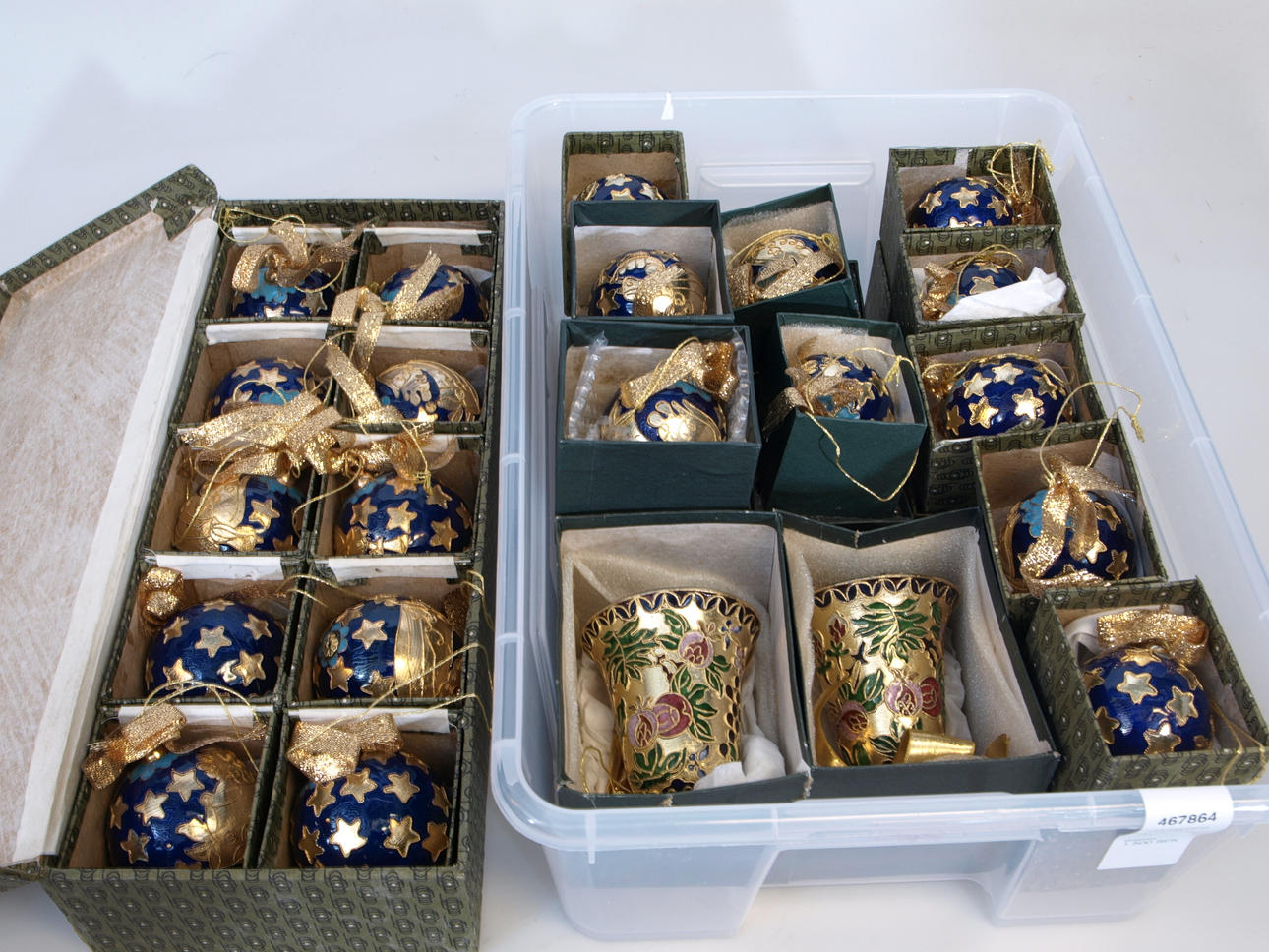 JULGRANSPRYDNADER, metall, 32 stycken, 1900-talets andra hälft.