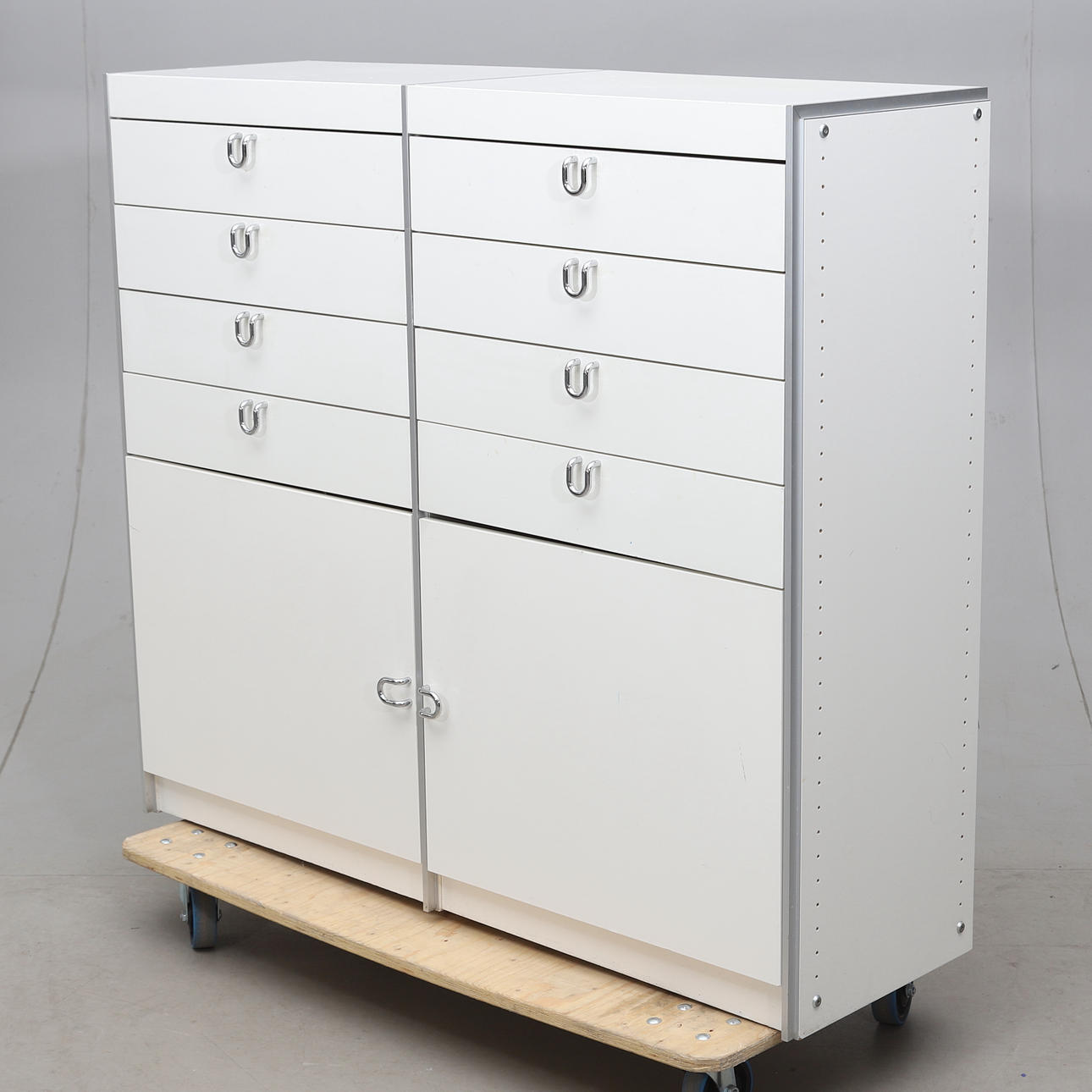 Eine weiß lackierte Truhe von Kommode, „Princip“, IKEA, 1990er Jahre. Möbel - Kommoden