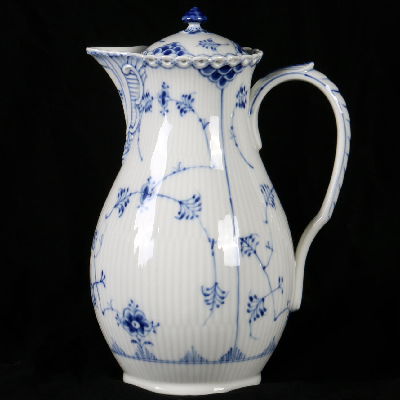 KAFFEKANNA, porslin, "Musselmalet", Royal Copenhagen, 1900-tal.