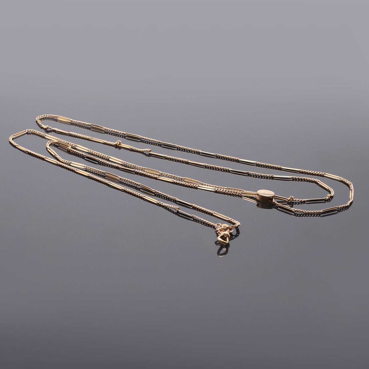 KLOCKKEDJA i 8 K låghaltigt guld med liten pärla.