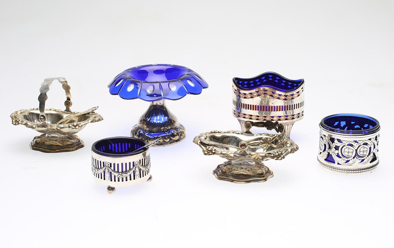 PARTI SALTKAR, 6 st, nysilver samt blått glas, gustaviansk stil samt rokokostil, 1900-tal.