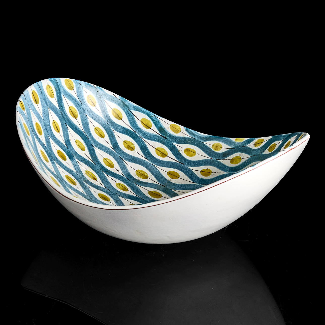 STIG LINDBERG (1916—1982). A bowl, faience, Gustavsberg, 1950/60s