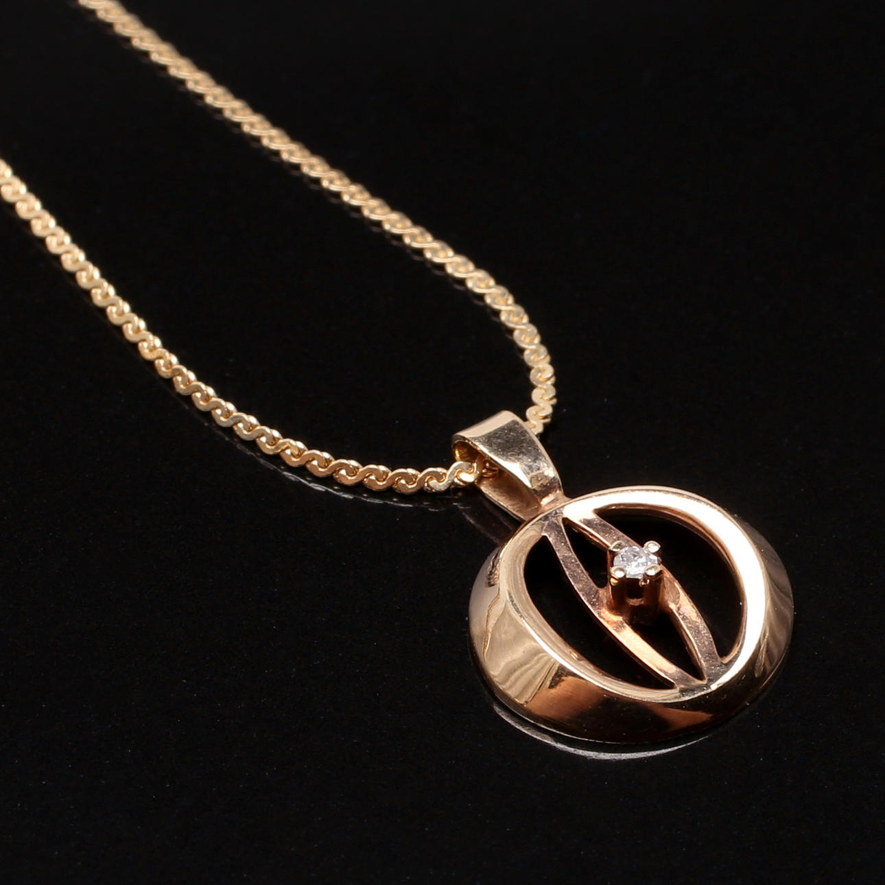 HALSBAND samt HÄNGE i 18K gult guld, svenska importstämplar.