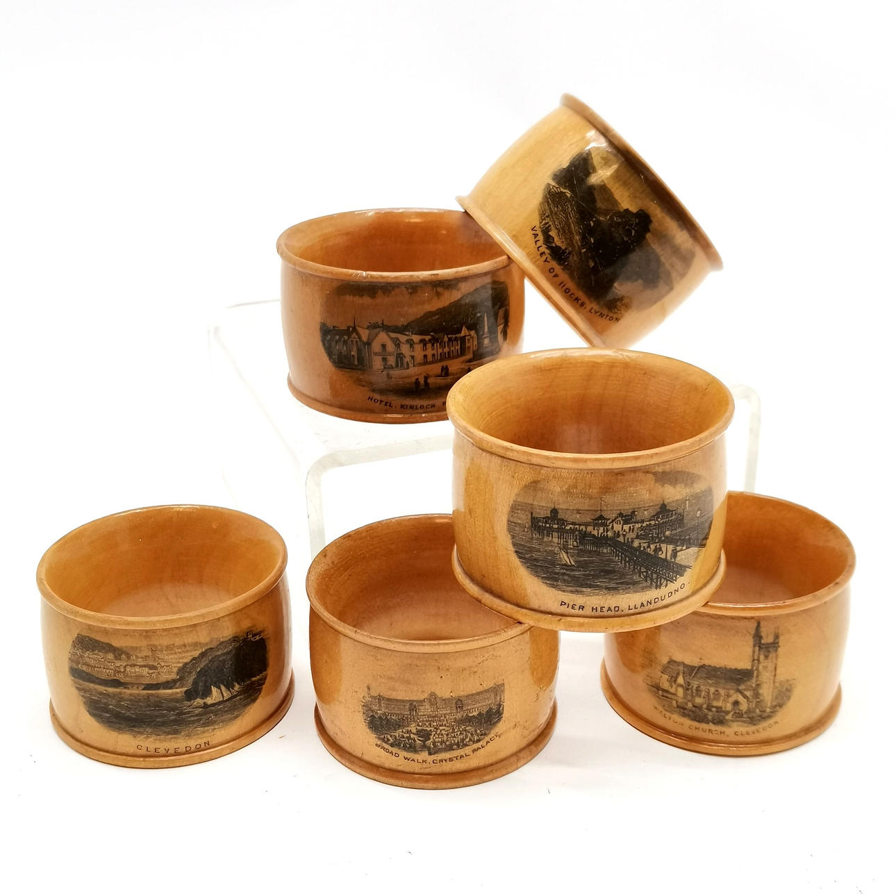 MAUCHLINE WARE SERVIETTENRINGE.