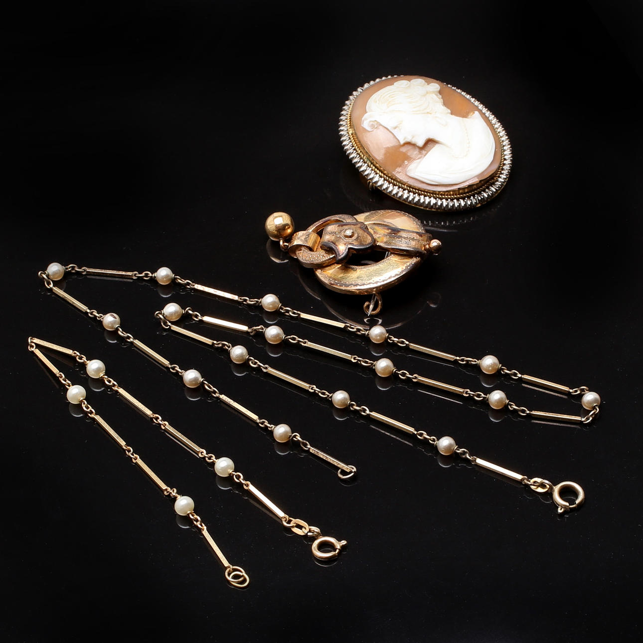 PARTI SMYCKEN förgyllt silver, 4 delar 1900-talets förra hälft.