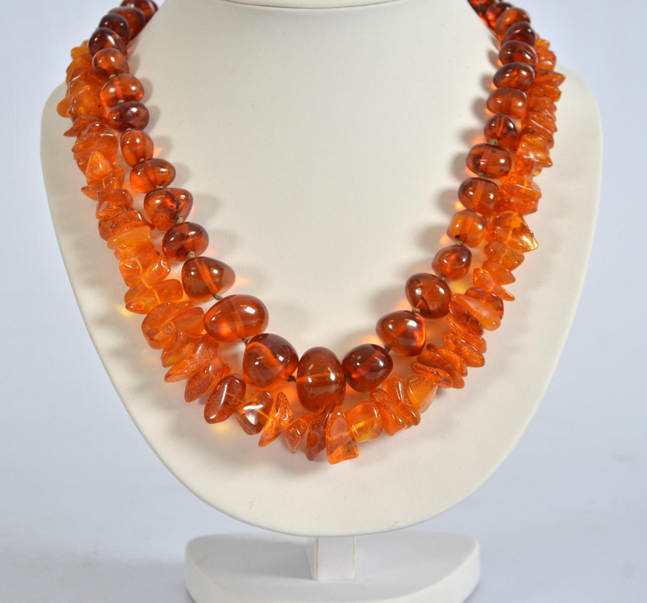 BÄRNSTENSHALSBAND, 2-stycken.