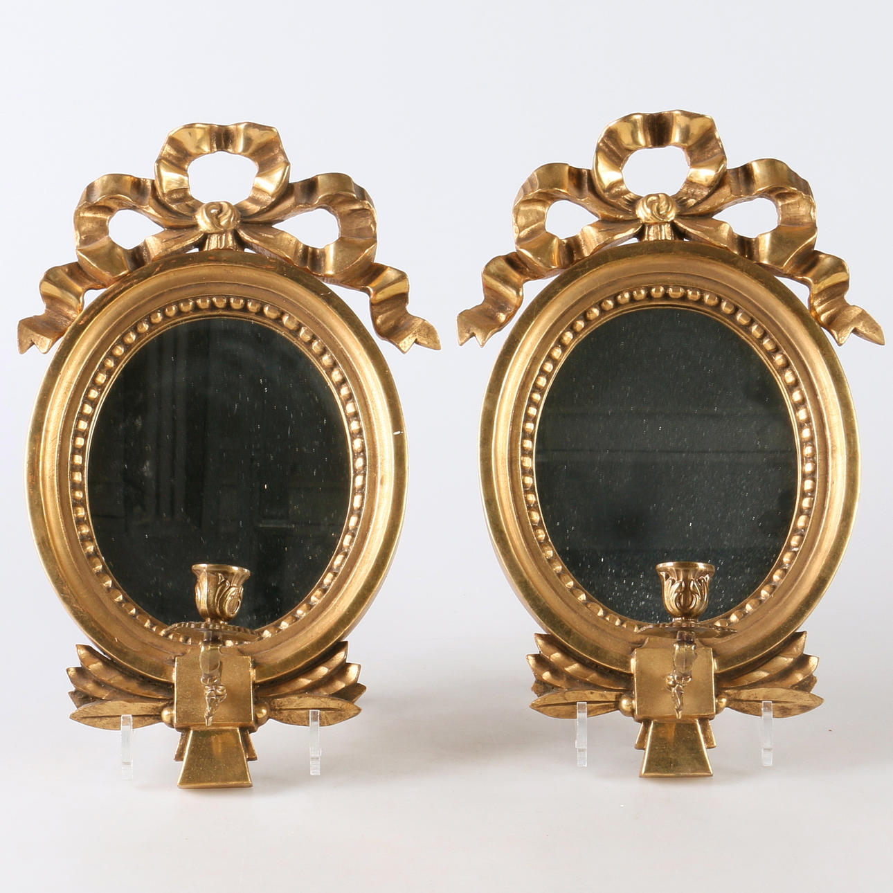 SPEGELLAMPETTER, ett par, förgyllda, gustaviansk stil, 1900-tal.