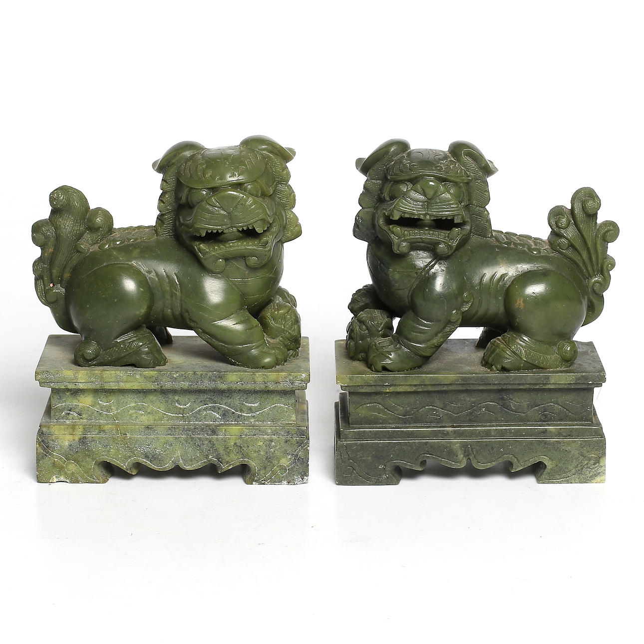 TEMPEL/FOHUNDAR, ett par, jade. 1900-tal.