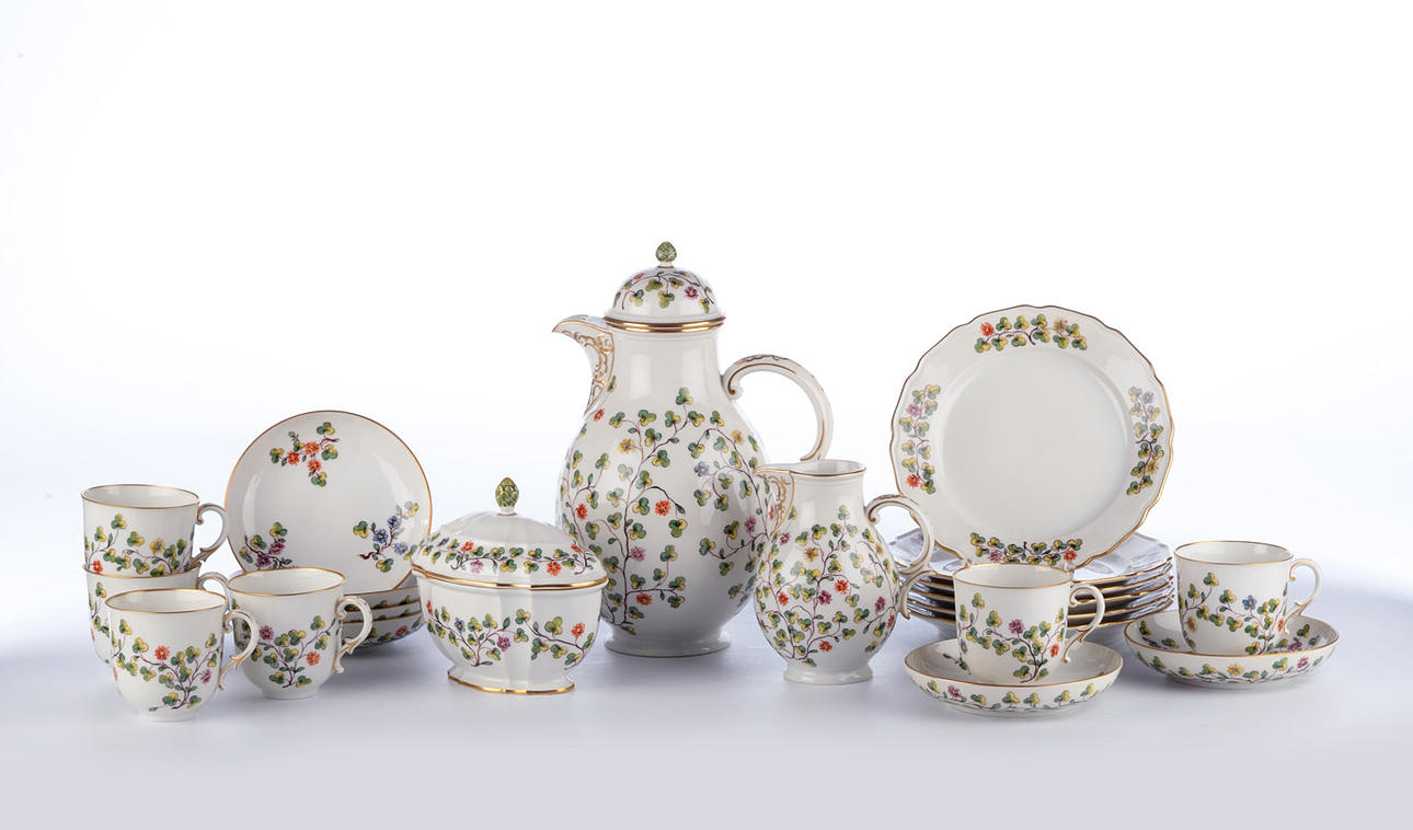 NYMPHENBURG. ”LITET BLAD LÄTTNAD”. 15-bit kaffeset för 6 personer. 1900-tal.