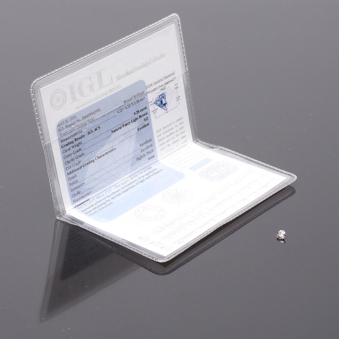 DIAMANT, briljantslipad, 0,28 carat, natural fancy lätt brun.