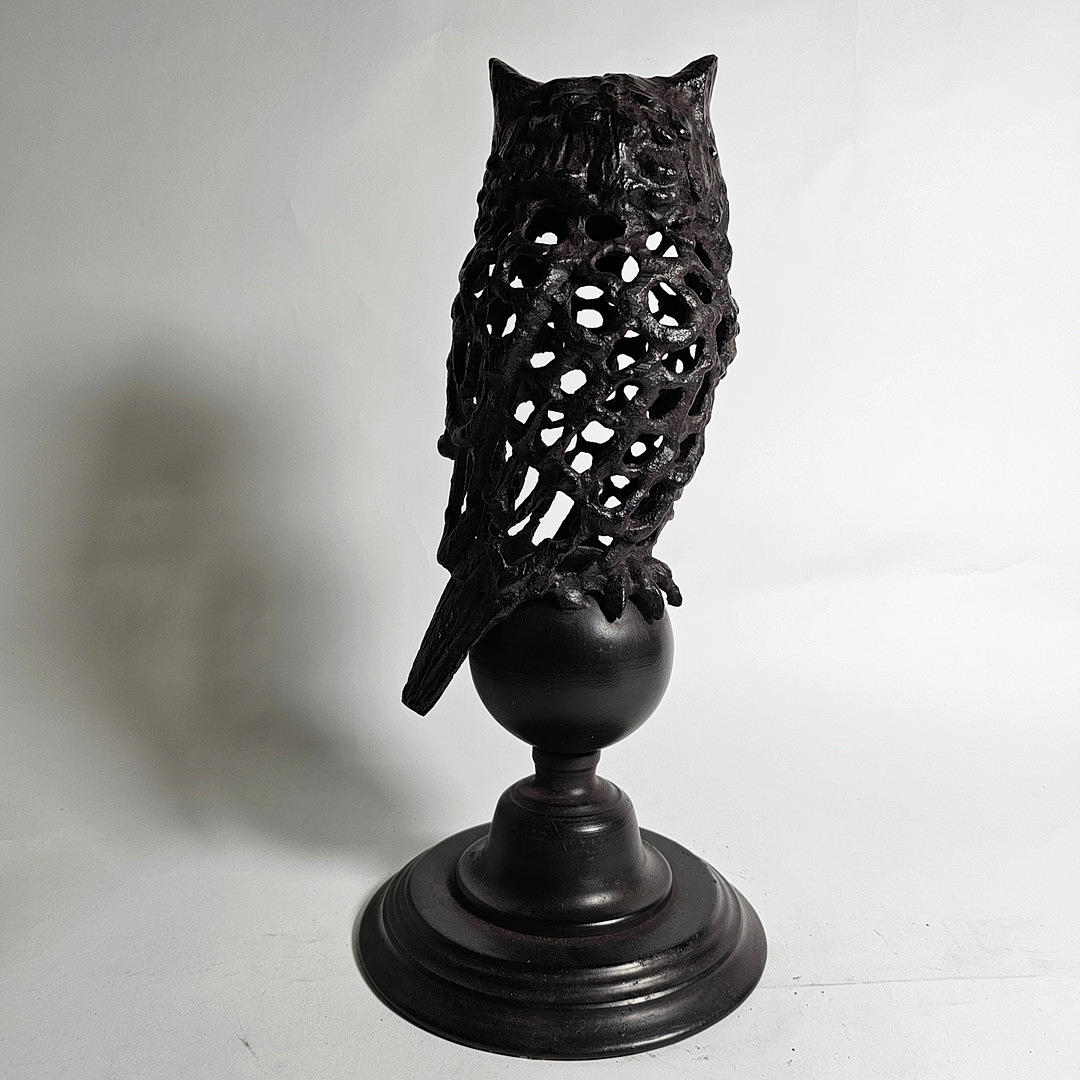 BIG OWL. BRONZE SCULPTURE.
