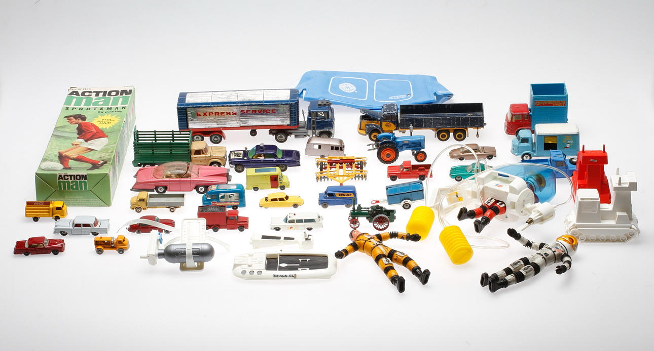 LEKSAKER, bl.a. Dinky Toys samt Actionman, 1900-talets andra hälft.