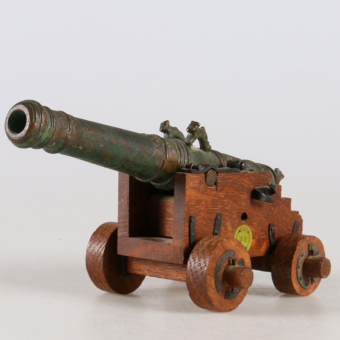 SALUTKANON, brons, 1900-tal.