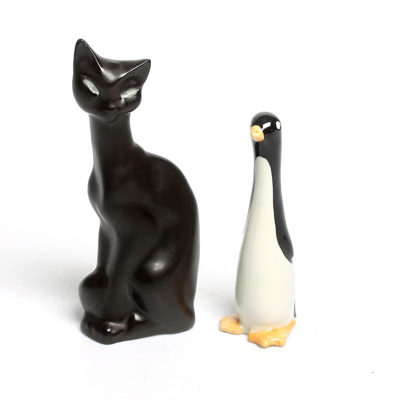 FIGURINER, 2 st, porslin, pingvin, Dorothy Clough samt katt, Lillemor Mannerheim, Gefle Porslinsfabrik, 1950-tal.