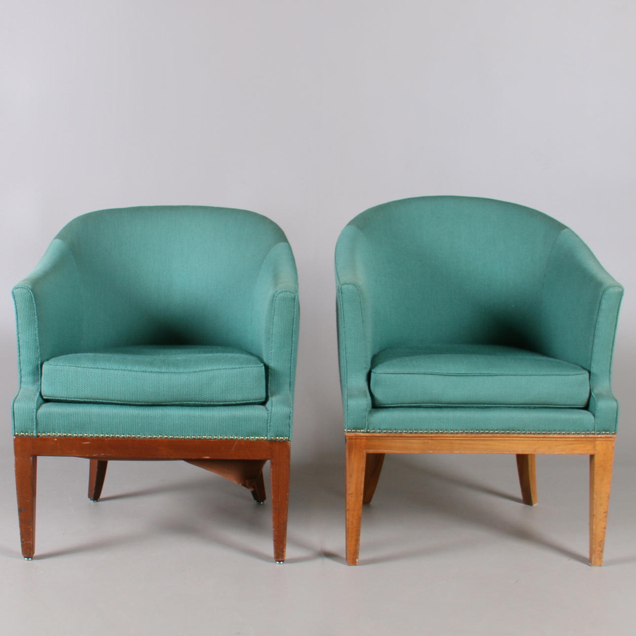 FÅTÖLJER, 2st. 1900-talets första hälft.