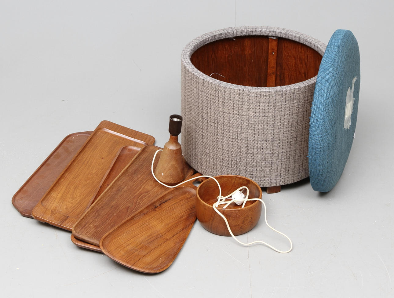 SYPUFF och TEAKFÖREMÅL, 8 delar, 1900-tal.