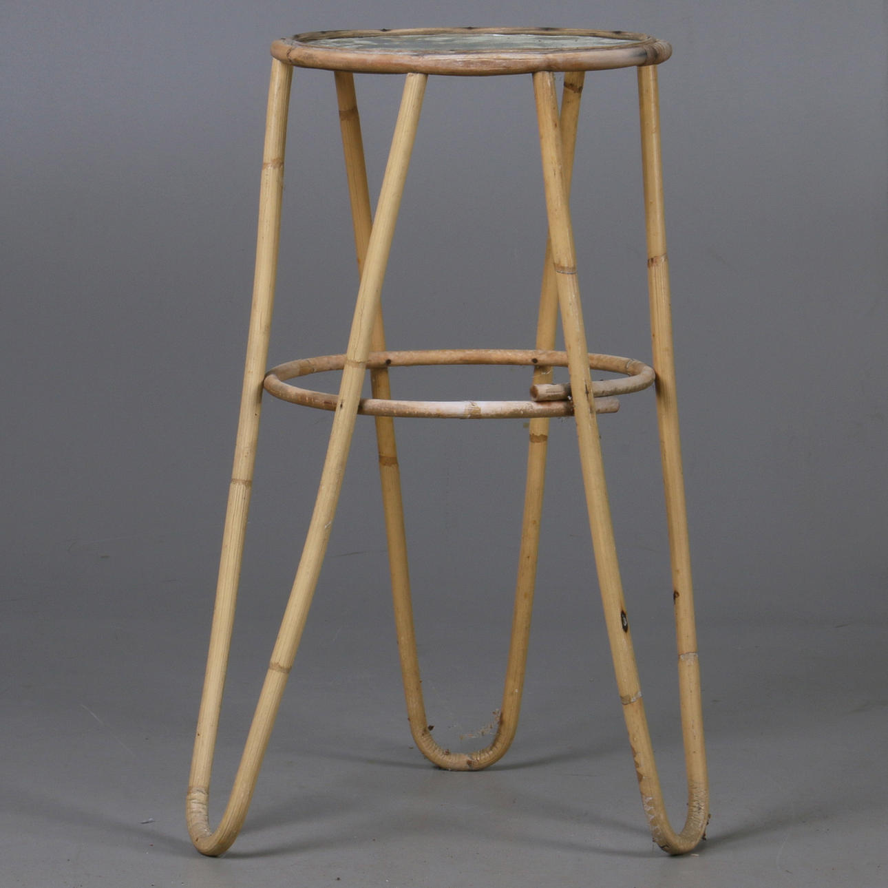 PIEDESTAL, rotting och glas, 1900-tal.