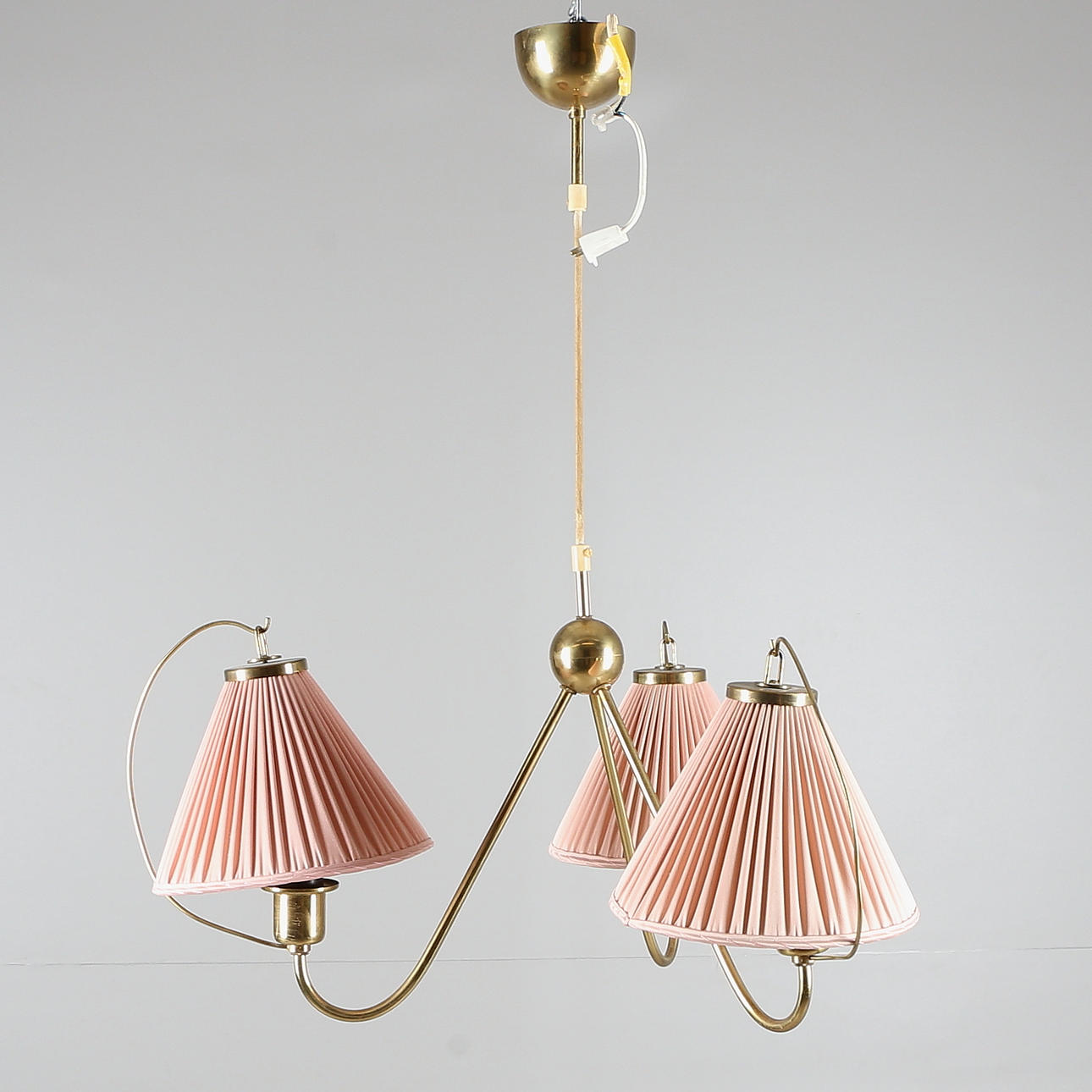 TAKLAMPA, mässing, troligen 1950-tal.