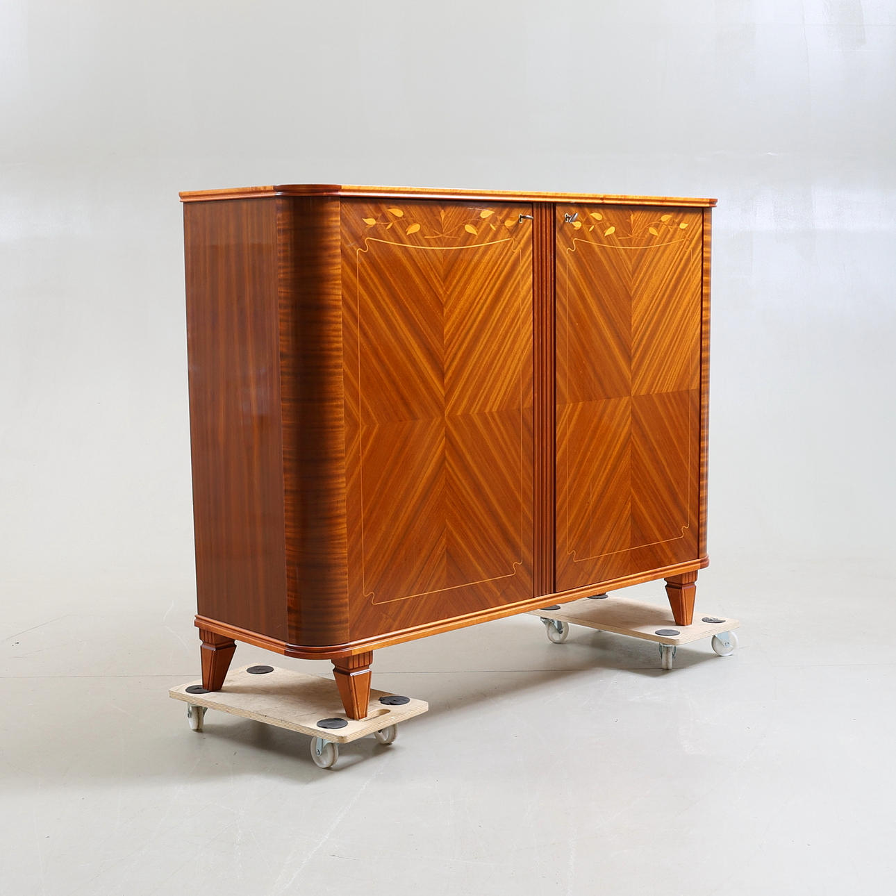 A Swedish Modern sideboard/dining cabinet, 1930s/40s.