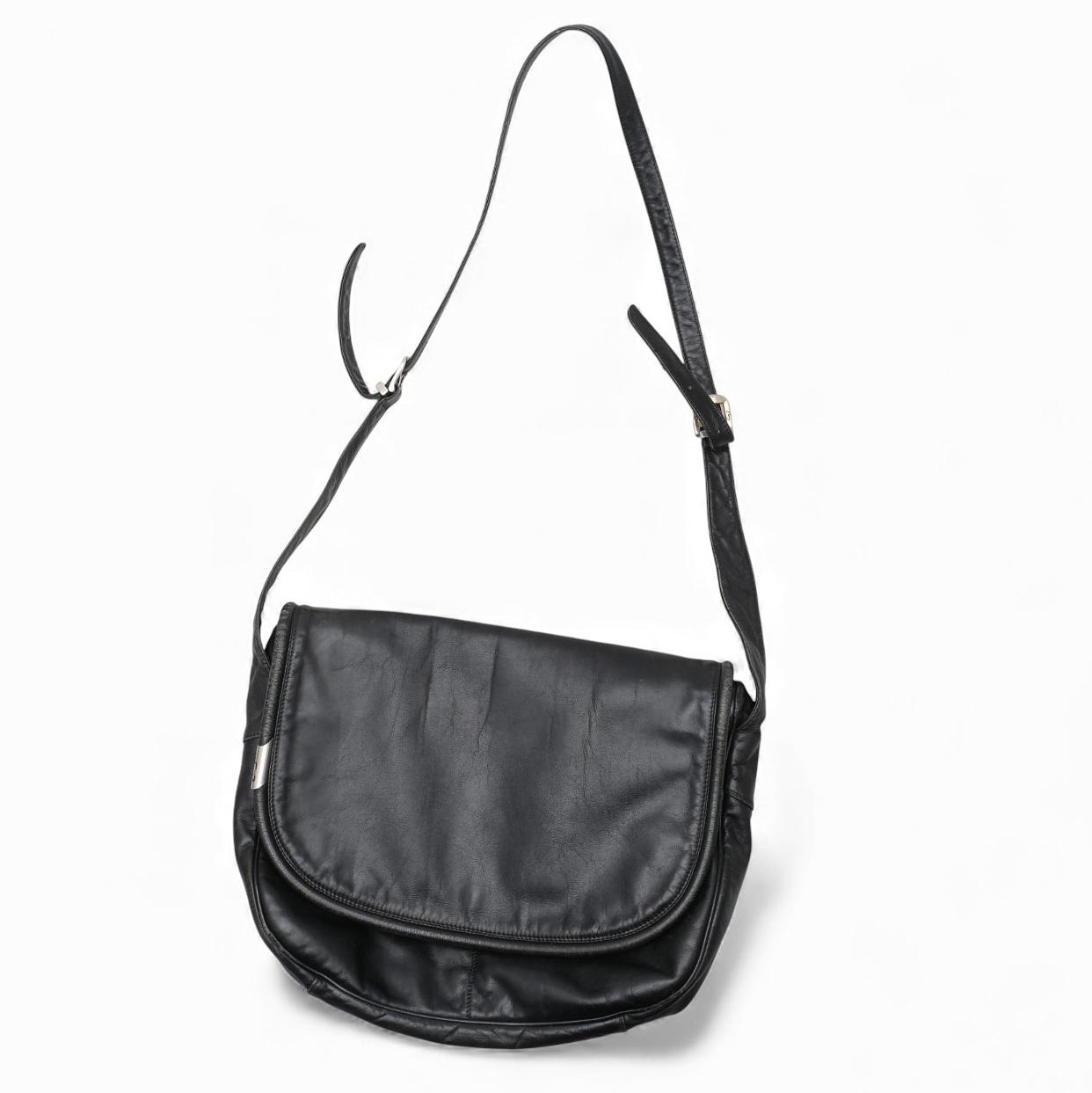 ENNY. Black leather bag.