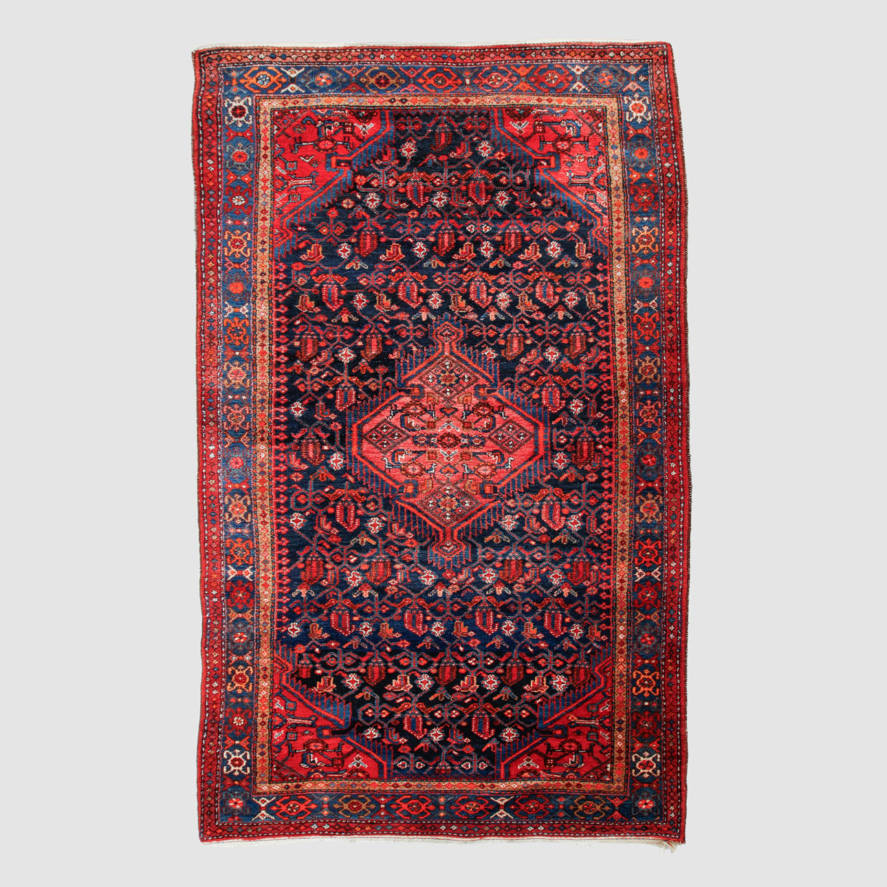 An oriental rug. 140 x 240 cm.