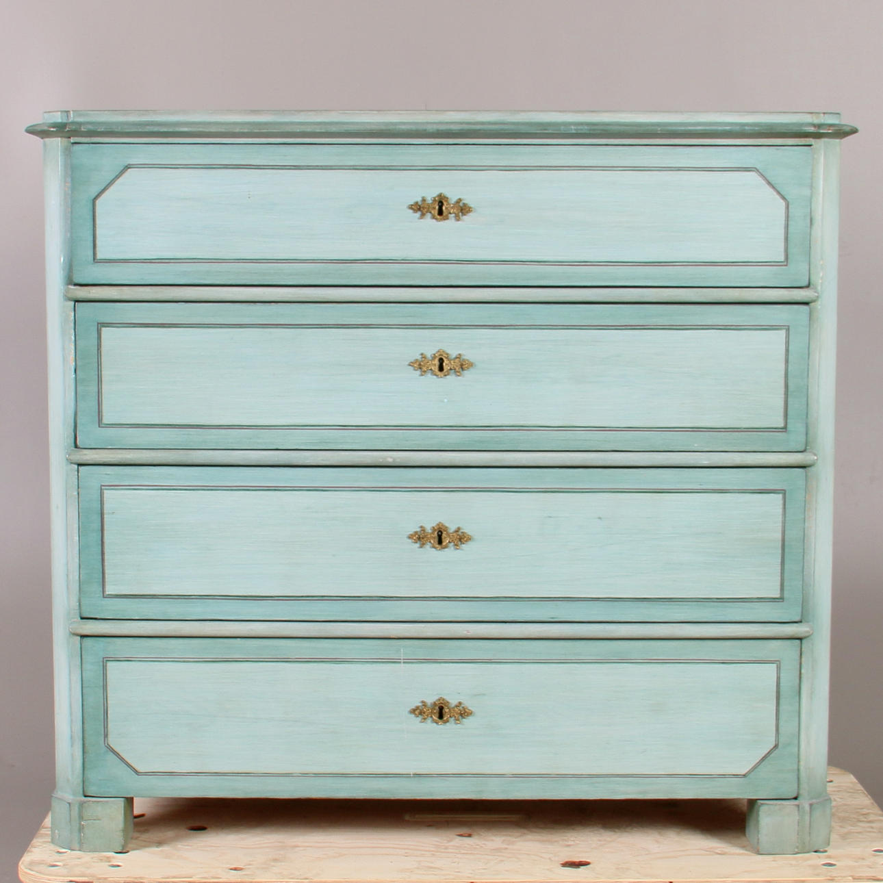 BYRÅ, bemålad, 1800-talets andra hälft.