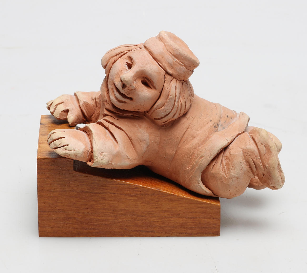 FIGUR, lera, Jarmila Haklova Bulla, signerad och daterad 1971.